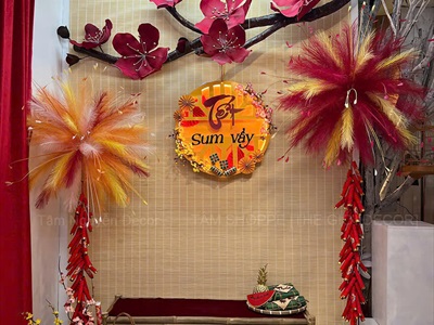 Backdrop Tết sum vầy pháo bông và cành đào Hottrend [2026 - Tâm Nguyễn Decor] CC-TET-2602