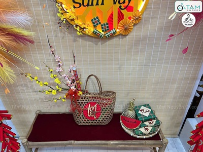 Backdrop Tết sum vầy pháo bông và cành đào Hottrend [2026 - Tâm Nguyễn Decor] CC-TET-2602