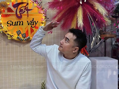 Backdrop Tết sum vầy pháo bông và cành đào Hottrend [2026 - Tâm Nguyễn Decor] CC-TET-2602