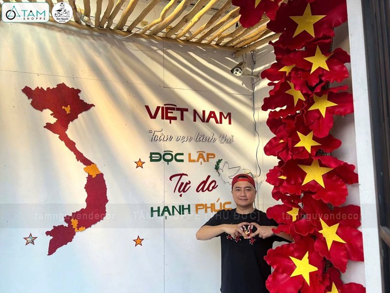 Cổng hoa cờ và bản đồ Việt Nam - Toàn vẹn lãnh thổ [2026 - Tâm Nguyễn Decor] CC-VIETNAM-02