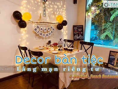 Các cặp đôi thích thú với cách trang trí bàn tiệc lãng mạn riêng tư của Bluebird - French Restaurant | Feedback