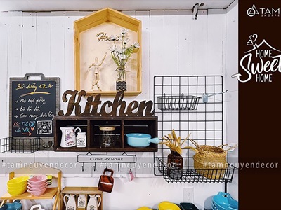 Bảng đen menu treo tường có giỏ sắt 30x47cm [Cứng cáp - có móc treo đồ] BANGDEN-08