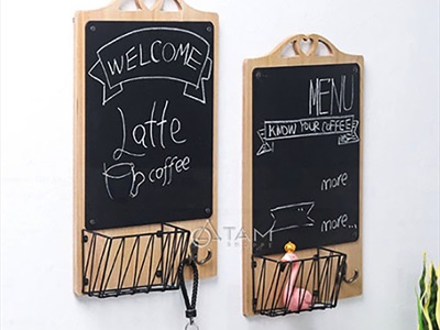 Bảng đen menu treo tường có giỏ sắt 30x47cm [Cứng cáp - có móc treo đồ] BANGDEN-08