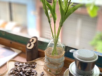 Chai thủy tinh bố ren dáng bom nút bần cao 13cm [5 màu chọn - Kèm nút] CHAILO-HM-04