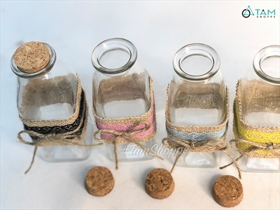 Chai thủy tinh bố ren trụ vuông cao 16cm [5 màu chọn - Kèm nút] CHAILO-HM-05