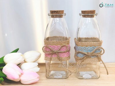 Chai thủy tinh bố ren trụ vuông cao 16cm [5 màu chọn - Kèm nút] CHAILO-HM-05