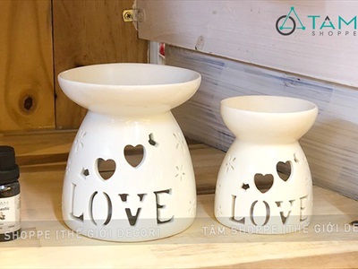 Đèn đốt tinh dầu gốm trắng chân váy chữ LOVE DDTD-GOM-05