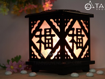 Đèn xông tinh dầu gỗ chữ Phúc [Tặng bóng đèn] DXTDD-M0085