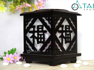 Đèn xông tinh dầu gỗ chữ Phúc [Tặng bóng đèn] DXTDD-M0085