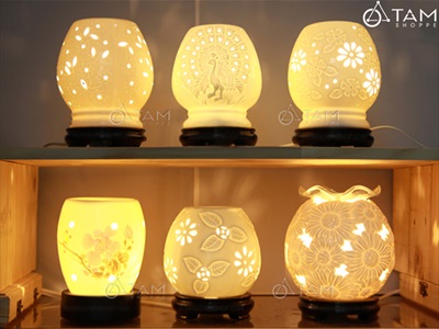Đèn xông tinh dầu gốm trắng mai cao trơn [Tặng bóng đèn] DXTDD-GOM-MCT