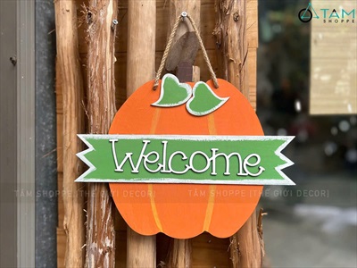 Bảng treo cửa Halloween quả bí ngô welcome 2 lá [Vẽ tay - Bằng gỗ] BANGTREO-HLW-03