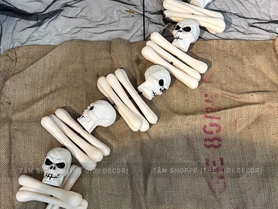 Dây treo Halloween đầu lâu nhựa xương chéo dài 110cm DTR-HLW-03