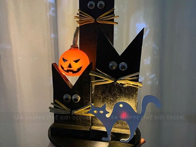 Tiểu cảnh để bàn HLW ba mèo đen tai nhọn [Bằng gỗ - có đèn] TCĐB-HLW-02