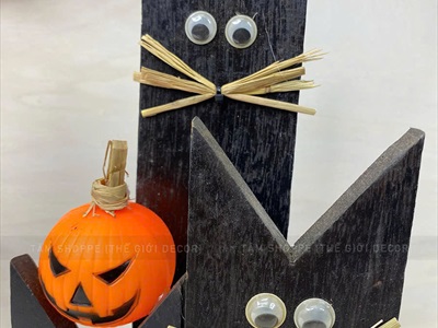 Tiểu cảnh để bàn HLW ba mèo đen tai nhọn [Bằng gỗ - có đèn] TCĐB-HLW-02