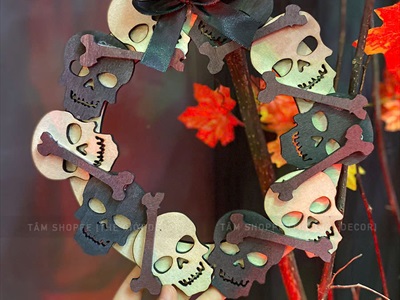 Vòng treo cửa Halloween đầu lâu xương máu khô [ĐK26cm - bằng gỗ] VTC-HLW-04