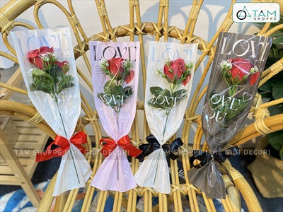 Bó 1 bông hồng sáp đỏ giấy kiếng chữ LOVE [Tặng Sticker - Gói đẹp] HOASAP-07