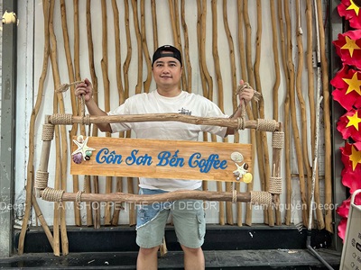 Bảng hiệu gỗ khung củi quấn dây thừng [Mộc mạc - Theo yêu cầu] YC-BANGHIEU-02