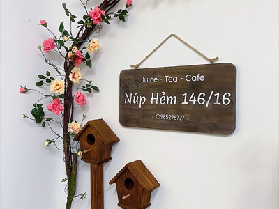 Bảng hiệu gỗ nâu đen Rustic bo góc chữ trắng [Nội dung - Kích thước theo yêu cầu] YC-BANGHIEU-01