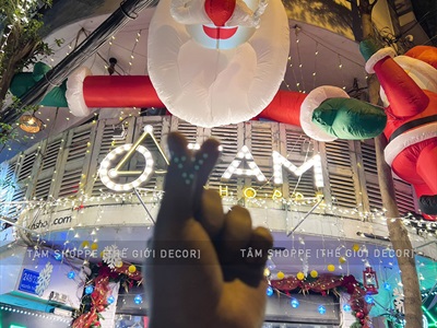 Mô hình ông già noel nhìn xuống ngang 4m bơm hơi tự động [Vải dày - Bơm xịn] BOMHOI-X-04