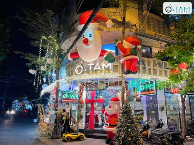 Mô hình ông già noel nhìn xuống ngang 4m bơm hơi tự động [Vải dày - Bơm xịn] BOMHOI-X-04