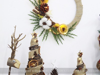 Vòng nguyệt quế Noel lát cam vải bố nửa vòng lá tùng thơm ĐK30cm (có đèn Led) VNGQ-X-33