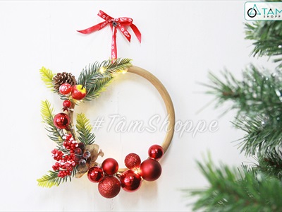 Vòng nguyệt quế Noel nửa vòng mây lá PE châu đỏ ĐK30-40cm (Có đèn Led) VNGQ-X-36