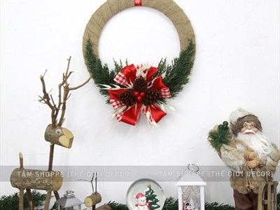 Vòng nguyệt quế Noel vải bố nơ đỏ lớn thông lá kim ĐK30cm X-VNGQ-30