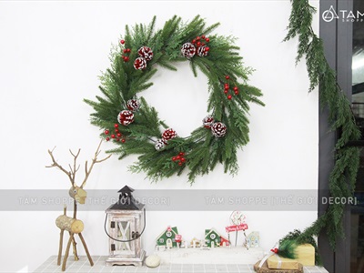 Vòng nguyệt quế PE hai loại lá gắn thông đỏ ĐK60cm X-VNGQ-24