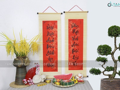 Bộ 02 câu đối thư pháp Tết mành tre in đỏ đen nhiều nội dung 30x90cm CAUDOI-01