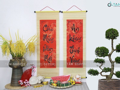 Bộ 02 câu đối thư pháp Tết mành tre in đỏ đen nhiều nội dung 30x90cm CAUDOI-01