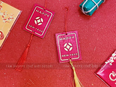 Dây treo Tết thẻ gỗ đỏ đồng tiền 2 lớp Happy New Year [Thủ công - Dày đẹp] PKT-TET-04