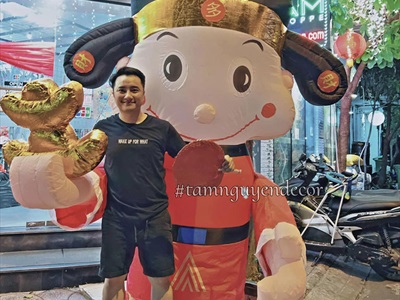 Mô hình Ông thần tài kiểu đứng bơm hơi tự động tay cầm thỏi vàng cao 2.5m [Vải dày - Bơm xịn] BOMHOI-T-02
