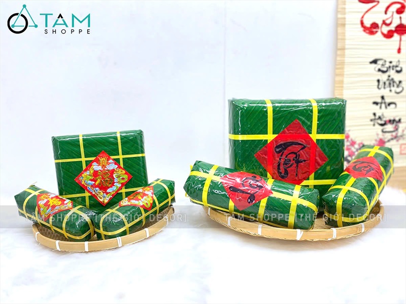 Set mô hình bánh chưng bánh tét mút xốp 02 size vừa và trung [Gồm 01 chưng+ 02 tét] CHUNGTET-01