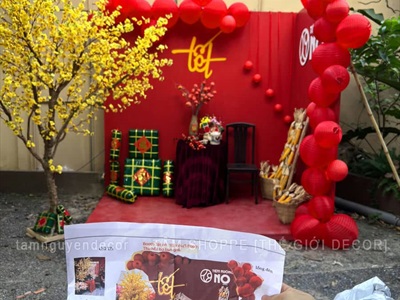 Thi công background Tết vách đỏ Tiệm Nướng Nọ [2025 - Tâm Nguyễn Decor] CC-TET-2502