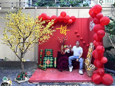Thi công background Tết vách đỏ Tiệm Nướng Nọ [2025 - Tâm Nguyễn Decor] CC-TET-2502