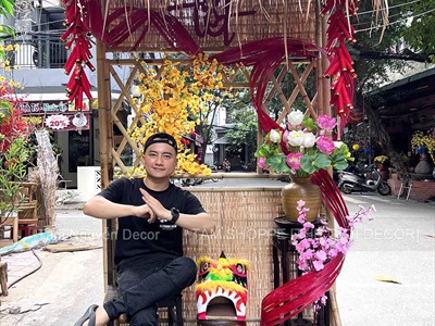 Tiểu cảnh Tết Vách nhà tranh ô cửa sổ [2025 - Tâm Nguyễn Decor] CC-TET-2504