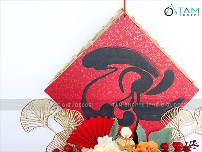Vòng hoa chữ Tết thư pháp hình thoi mẫu đơn treo pháo [Viết tay - Kĩ đẹp] VTC-T-41