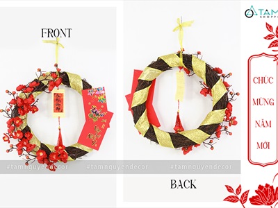 Vòng treo cửa Tết ruy băng xoáy nửa vòng hoa 2 lì xì ĐK35-40cm VTC-T-39