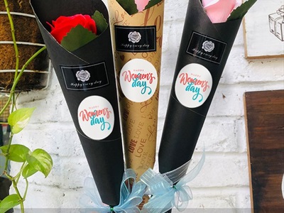 Bó 1 bông hồng sáp có chữ Happy women's day [ Tặng 8-3 - sinh nhật - valentine ] hàng đẹp