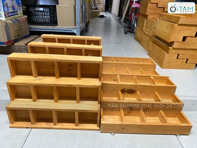 Kệ gỗ trang trí 3 tầng 12 ngăn 2 cách dùng KE-ĐB-01