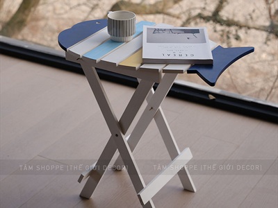 Bàn gỗ hình con cá sọc màu [Cao 60cm - Gấp gọn] BANGHE-03