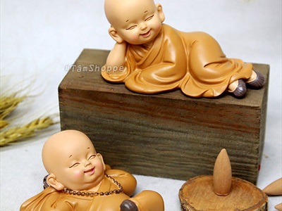 Bộ 02 tượng chú tiểu nằm ngủ [Cỡ trung/ Áo vàng] CHUTIEU-01