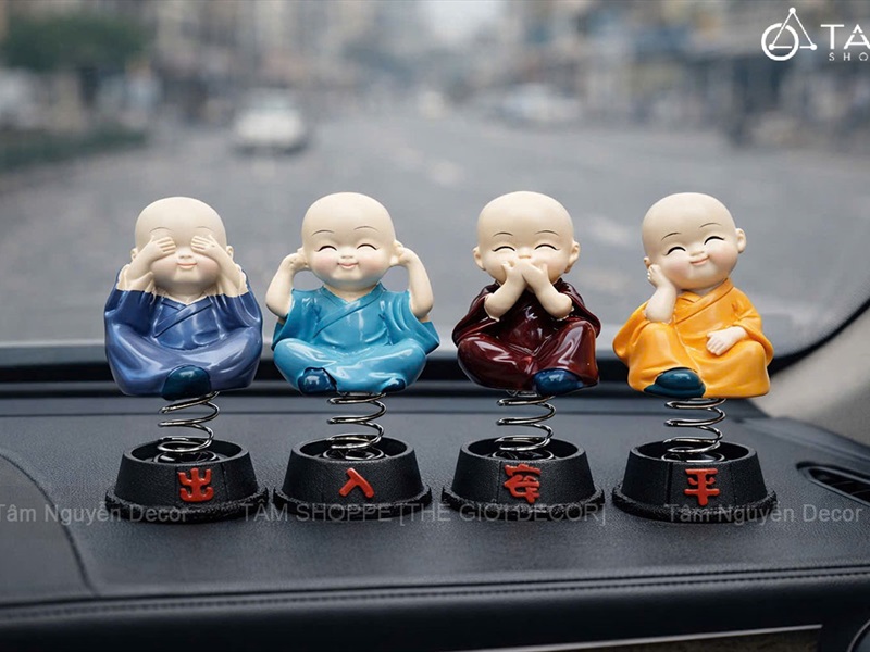 Bộ 04 tượng chú tiểu đế lò xo nhún nhảy gắn xe hơi [Vui mắt/ 4 không] CHUTIEU-04