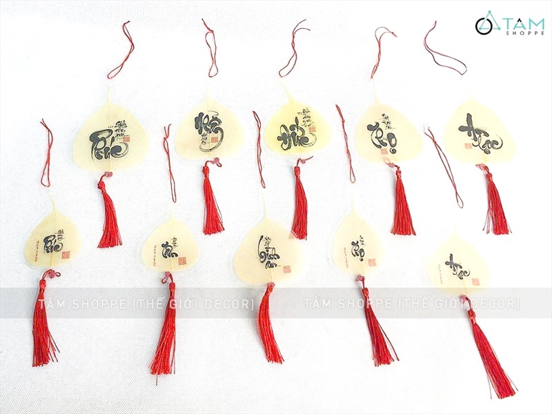 Dây treo lá bồ đề vàng chữ thư pháp PKT-TET-01