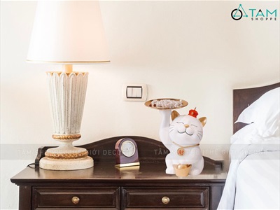 Tượng mèo thần tài nâng dĩa màu trắng [Sắc sảo - Dĩa kim loại] TCV-MEO-02